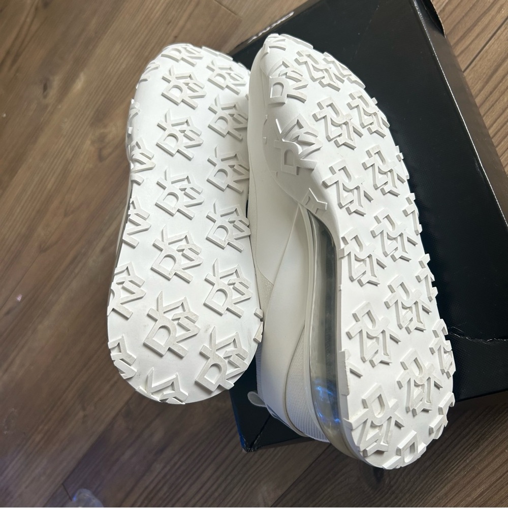 NWT DKNY 'Kadia' white Knit Fabric
Front Zip Low Top Wedge
Sneakers Size 7.5 - Picture 6 of 6